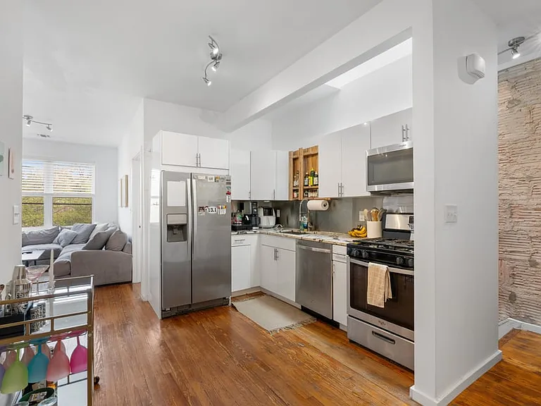 22 Willowdale Ave #2 — Photo 4