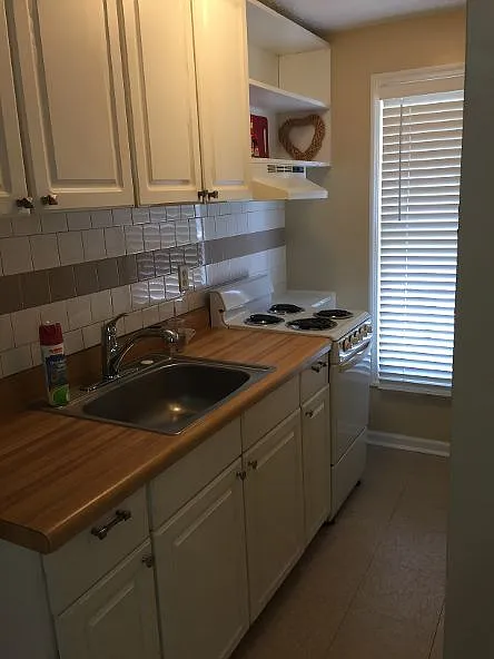 Studio, 1800 sqft, $850 — Photo 4