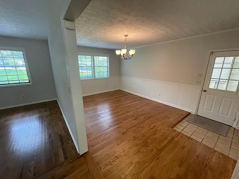 2423 Falcon Ct — Photo 6