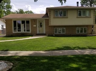 685 Elizabeth Ln, Des Plaines, IL 60018