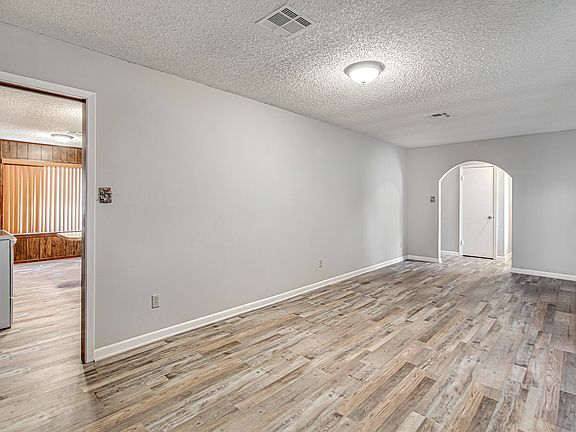 5th image of 243 Balcones Dr