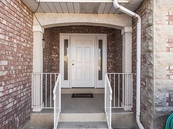 2nd image of 237 S Ridgeview Dr