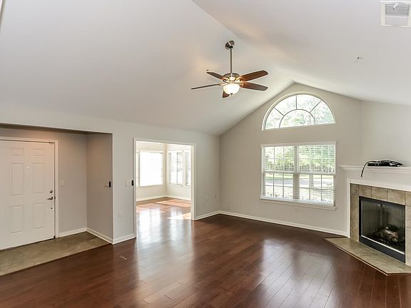3rd image of 1698 E Southfield Cir