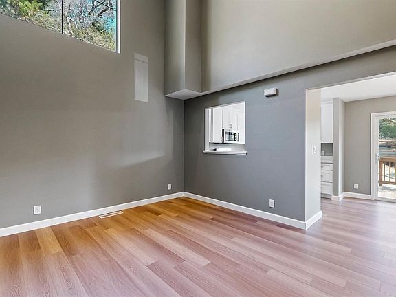 5th image of 8 Braun Ct