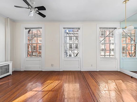 3rd image of 36 W 11th St