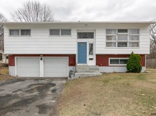 6 Furlong Dr, Albany, NY 12205