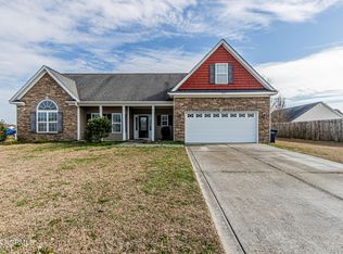 102 Willoughby Ln, Jacksonville, NC 28546