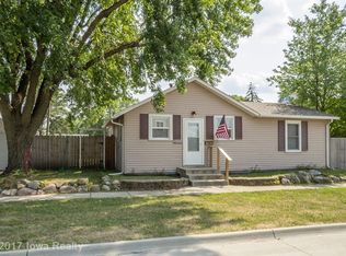 820 Maple St, West Des Moines, IA 50265