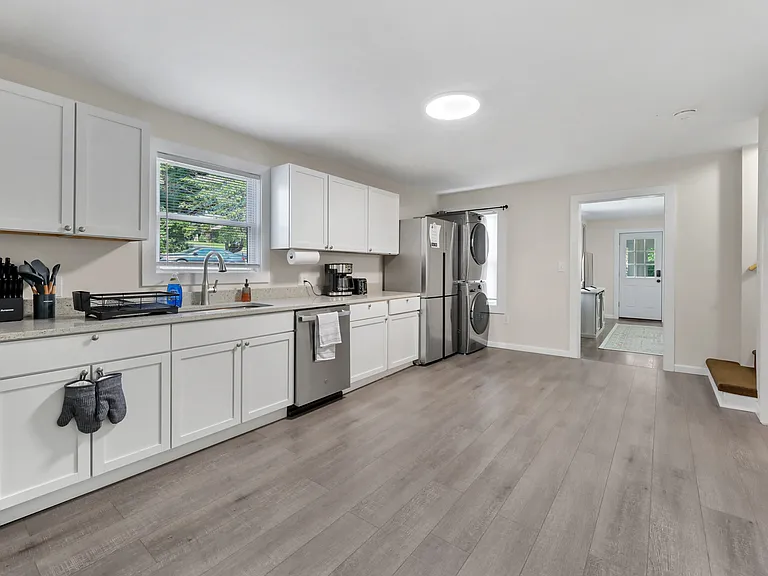 3 Golden Hill Rd #B — Photo 6