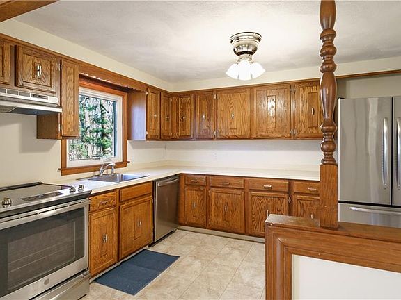 5th image of 37 Elizabeth Ct