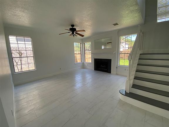3rd image of 4715 Heritage Country Ln