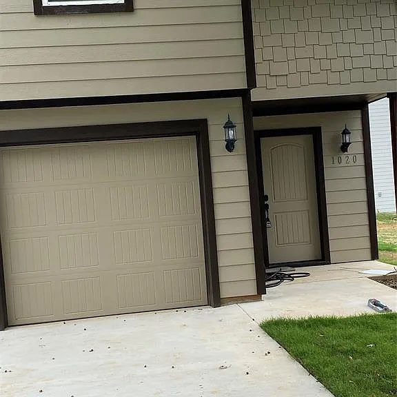 1020 Layne Dr — Photo 3