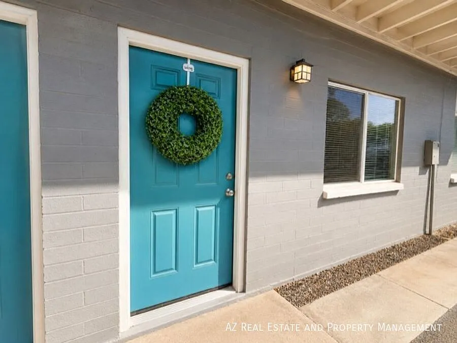 Affordable Studio Living in a Prime Phoenix Location $500 deposit + First month FREE on a 13 mont... — Photo 1