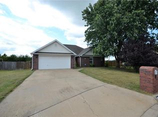 560 Beca Ln, Prairie Grove, AR 72753