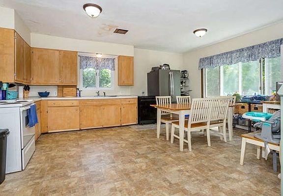 5th image of 39 Parker St