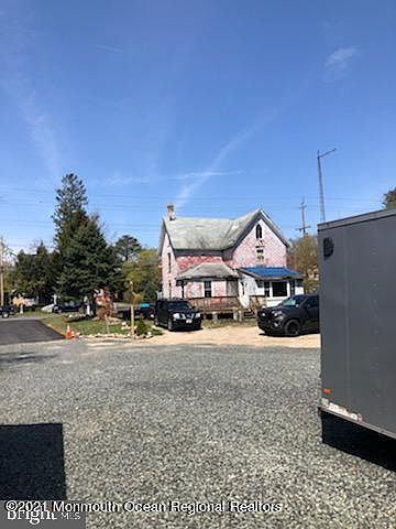 2nd image of 415 N Main St