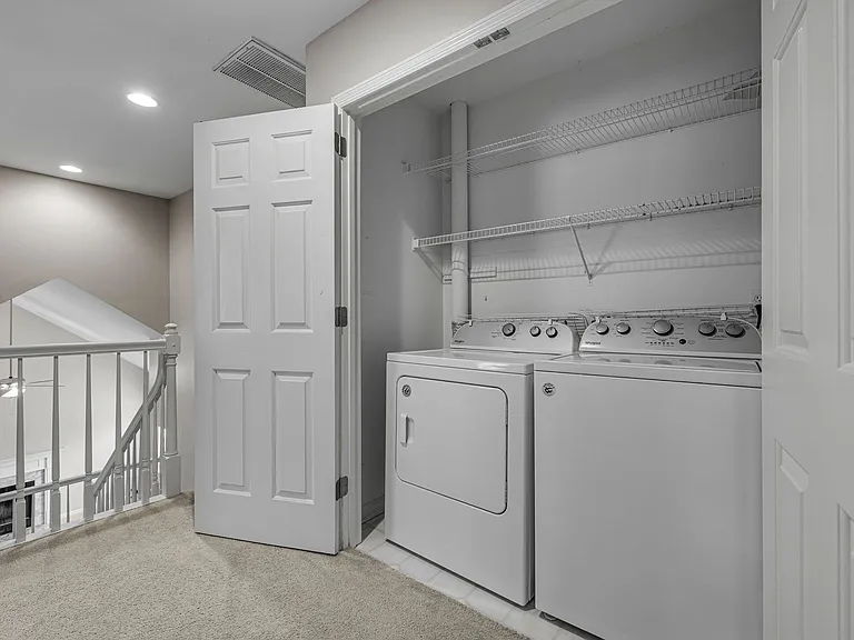 128 Clarendon Cir — Photo 38