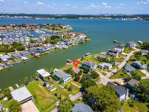 2124 Cove Park Dr, Kemah, TX 77565