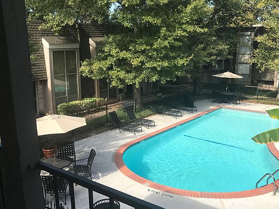 3rd image of 2300 Wilcrest Dr APT 41