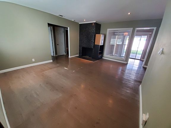 5th image of 7846 White Oak Ave
