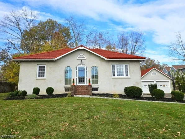 48 Bay St, Stirling, NJ 07980