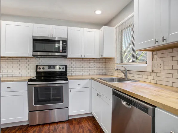 2561 Burton St SE #2561, Grand Rapids, MI 49506