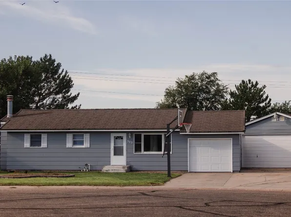 303 Laura Ln, Holcomb, KS 67851