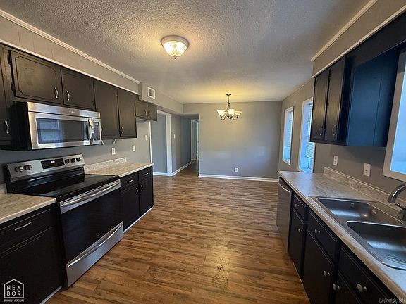 5th image of 806 Ladd St