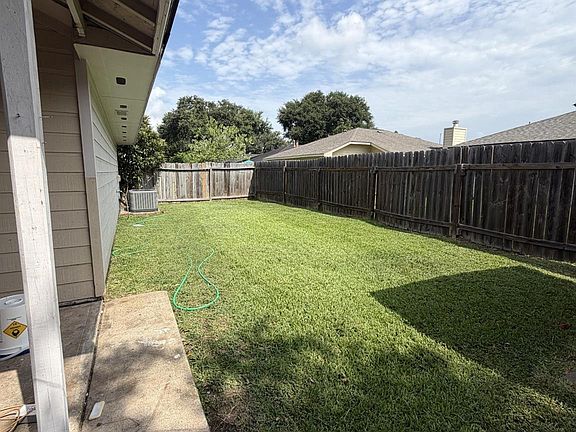 2nd image of 15502 Prairie Oaks Dr