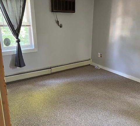 3rd image of 18 Russell St Unit A