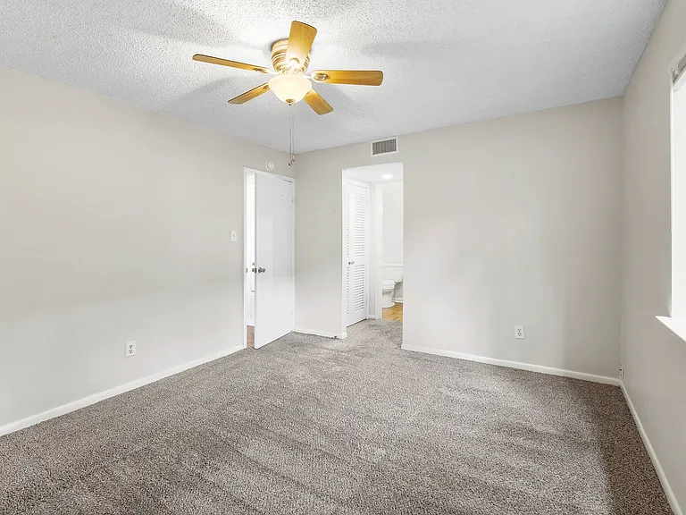 LBJ Apartments — Photo 6