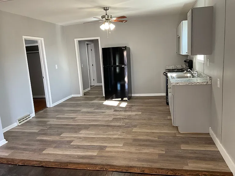 808 N Elm St — Photo 15