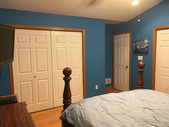 3rd image of 542 E Goldfinch Dr