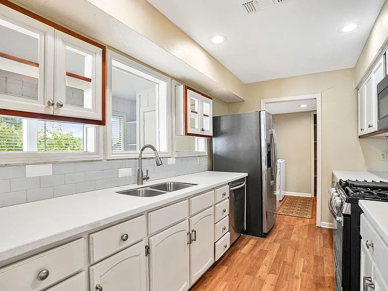 9 Lake View Mnr — Photo 18