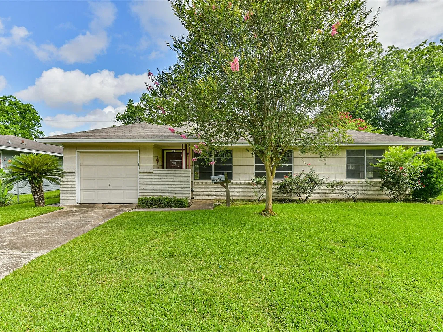 3 bed, 1.5 bath, $1,700 — Photo 1