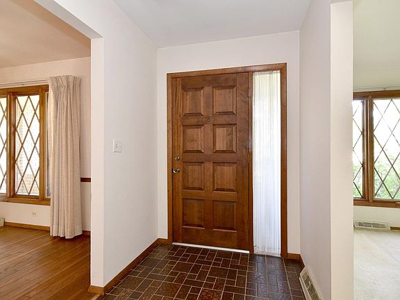 3rd image of 858 Marston Ct