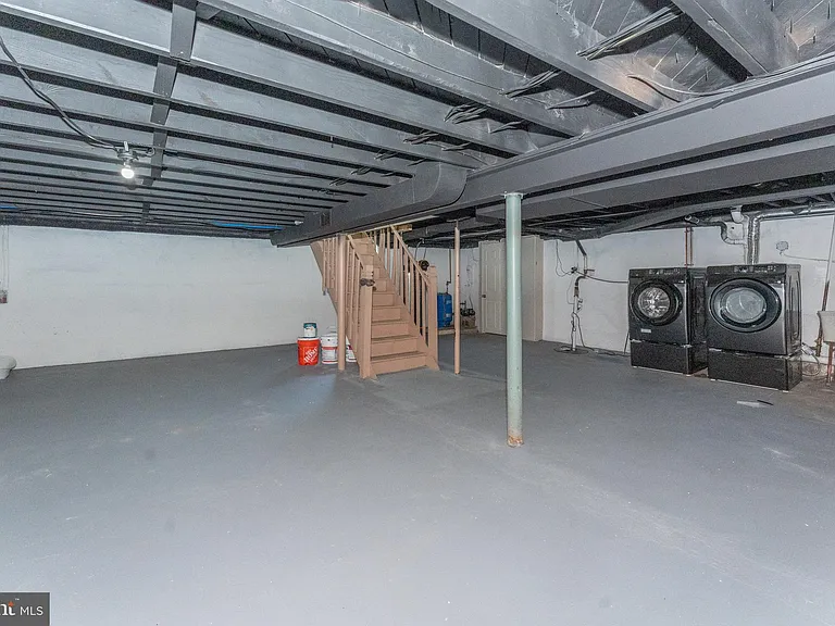 75 Reeder Ave — Photo 34