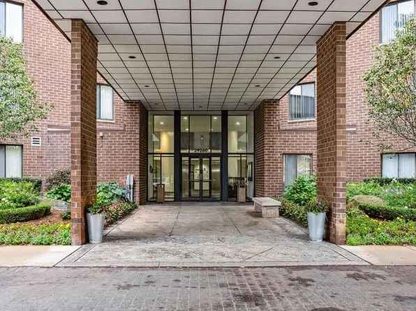 Claymoor Luxury Apartments, 29260 Franklin Rd #0dbffba6f, Southfield, MI 48034