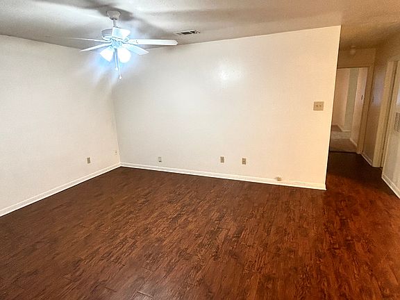 3rd image of 802 Navarro Dr APT C