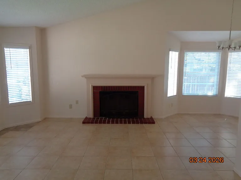 39709 Larkspur Dr — Photo 2