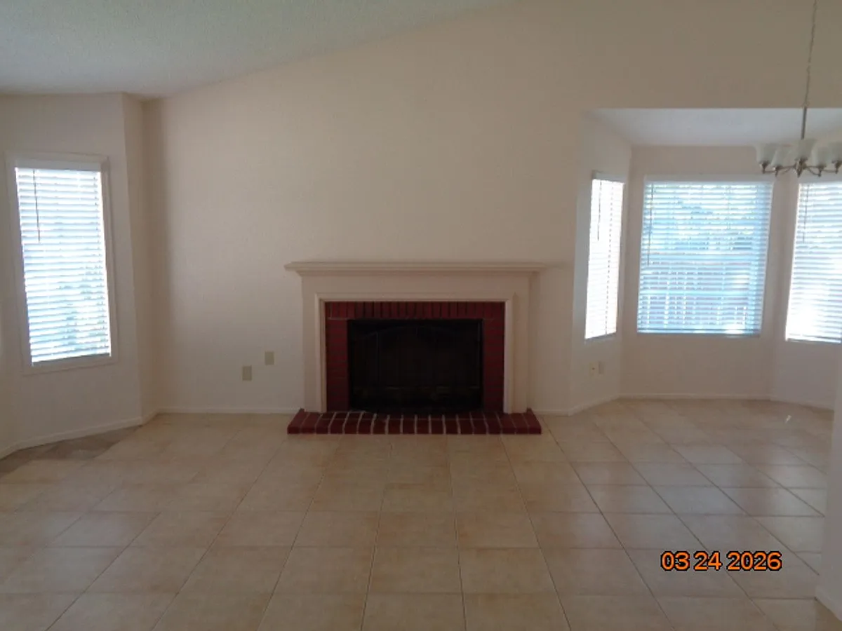 Building Photo - 39709 Larkspur Dr