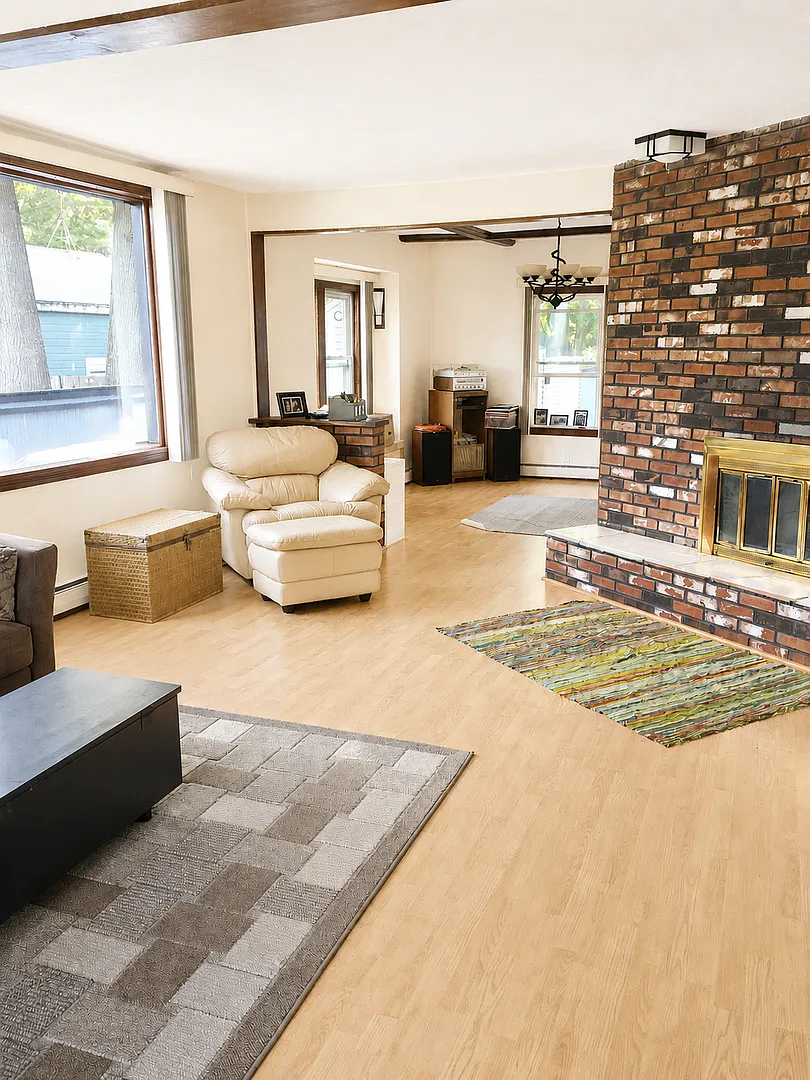 Beautiful Single Family Home Right on The East Long Meadow Line! — Photo 4
