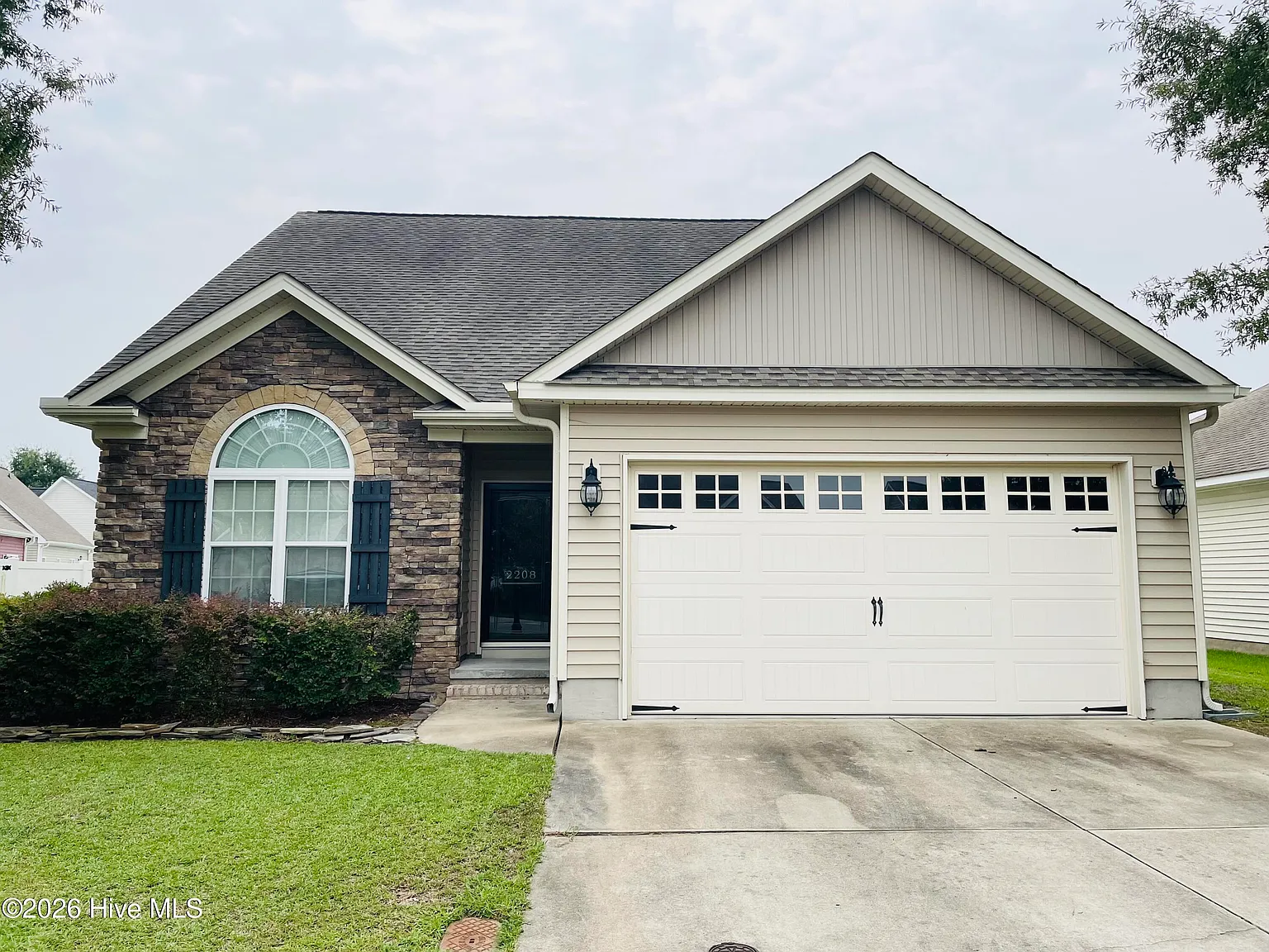 3 bed, 3.0 bath, $2,200 — Photo 1