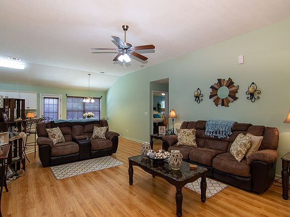 4th image of 2125 Gardenview Dr