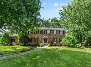 5 Shadow Wood Dr, East Amherst, NY 14051