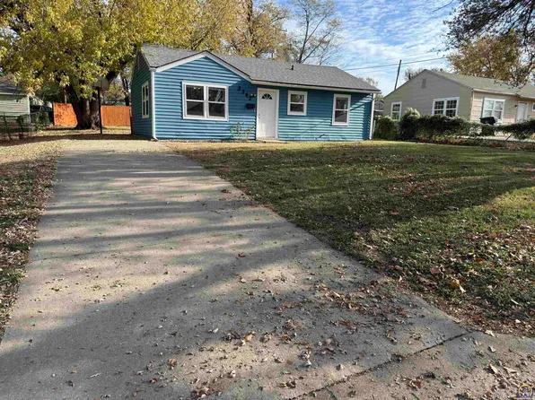 3342 SE Irvingham St, Topeka, KS 66605