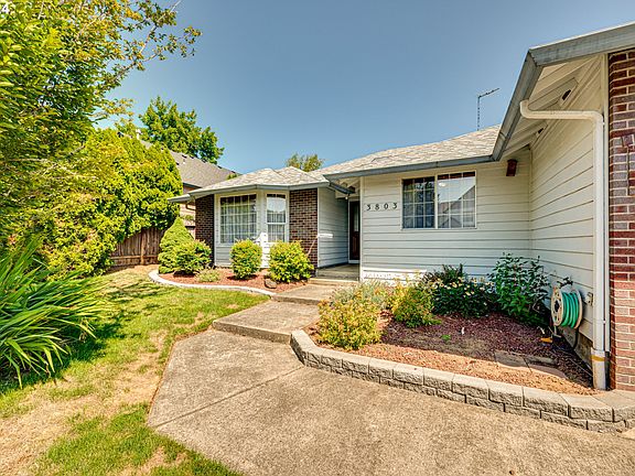 2nd image of 3803 NE 39th Ct