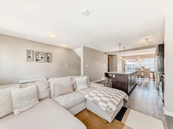 3346 15a Ave NW, Edmonton, AB T6T 0Y1