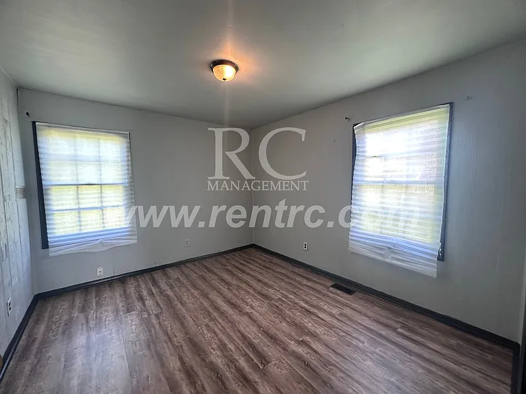 1204 Giddings St — Photo 13