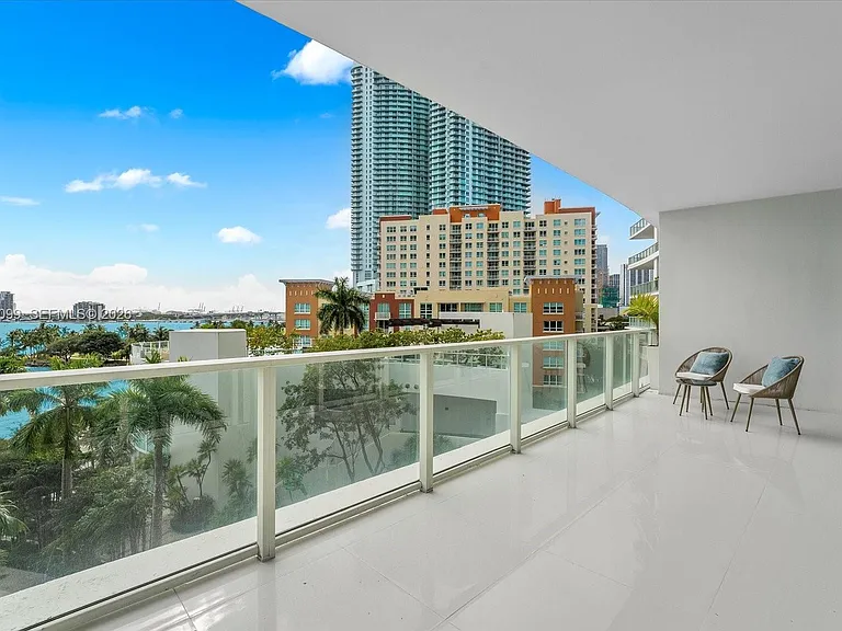2020 N Bayshore Dr #605 — Photo 18